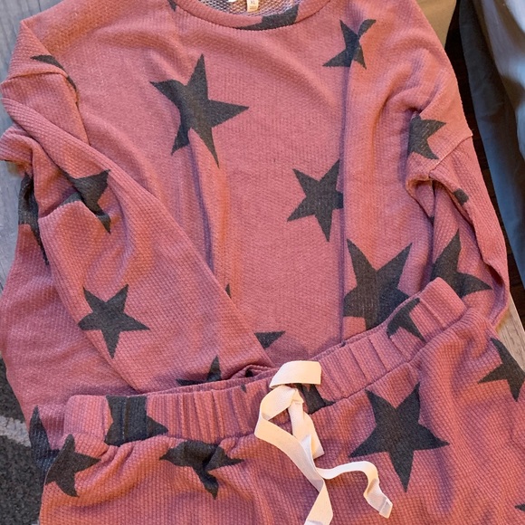 - Two piece Star Print Short Set Top and shorts - Picture 6 of 7